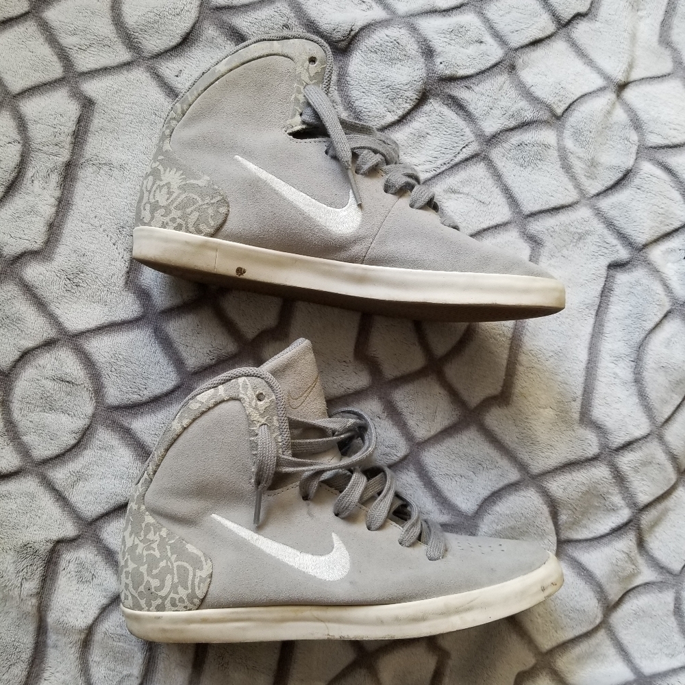 Nike women's sneakers size 7.5